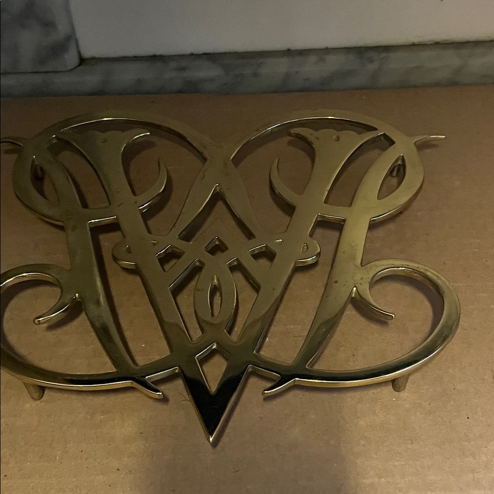 Elegant Brass Williamsburg Trivet. Footed 9 Inch